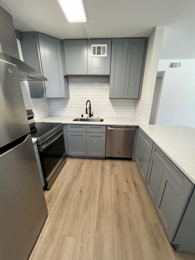 Photo - 2022 5th St Unit 2022