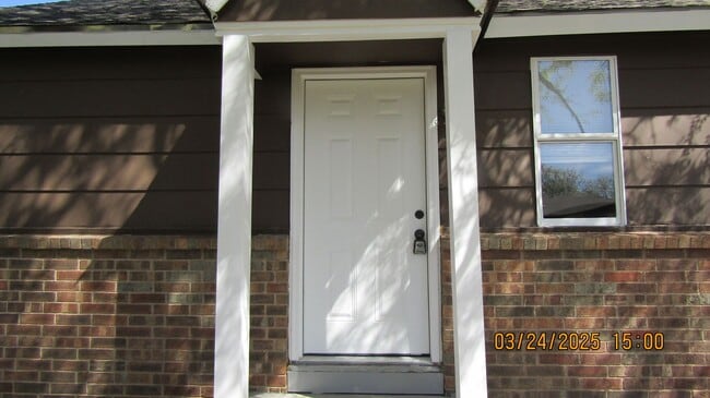 Building Photo - 1607 NW Lincoln Ave Unit 1607 NW Lincoln B