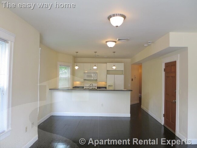 Building Photo - 6 Giles Park Unit #2