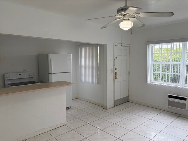 Photo - 1948 NE 172nd St Unidad 3