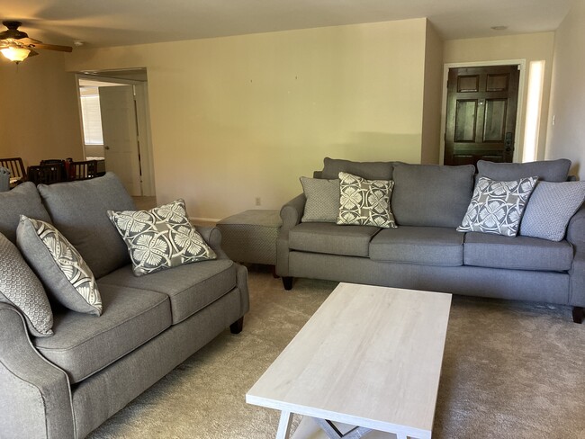 Living Room - 9345 N 92nd St Unidad #217 Rental