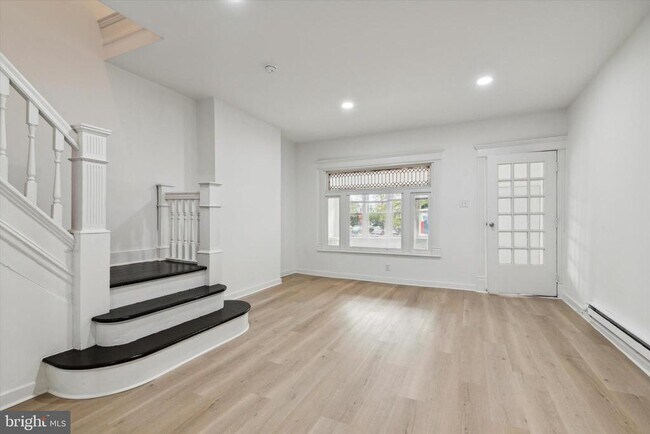 Building Photo - 5803 W Thompson St Rental