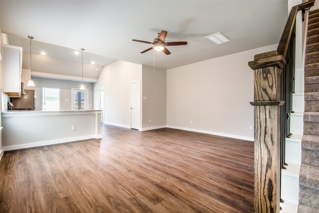 Photo - 17684 Tree of Heaven