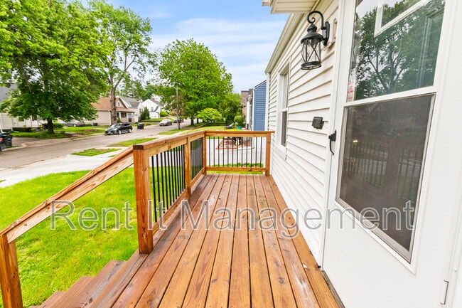 Photo - 4841 Pierce St
