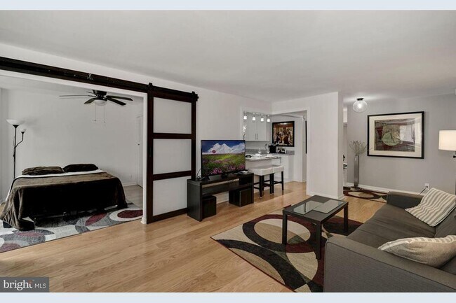 Photo - 1420 N St NW Unit 301