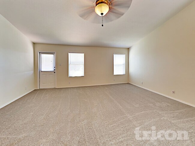 Photo - 2102 York Bend