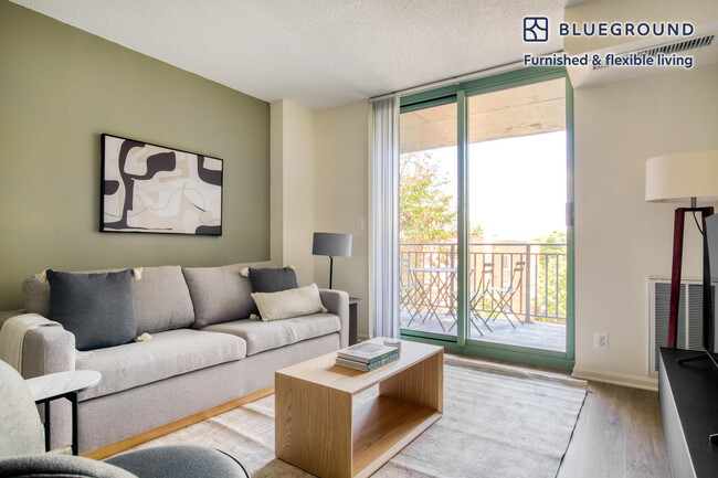 Building Photo - 4650 Washington Blvd Rental