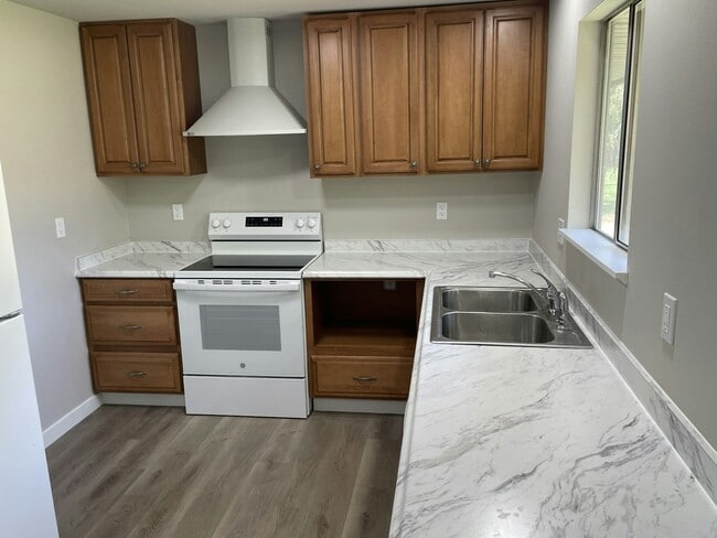 Building Photo - 6405 W Lincoln Ave Rental