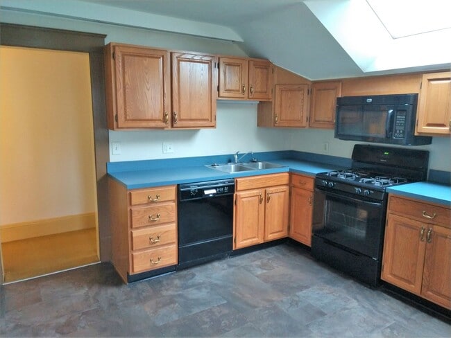 Photo - 206 W Clinton St