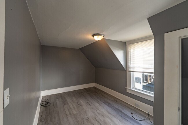 Photo - Notre Dame (215-221) Unit 215-3