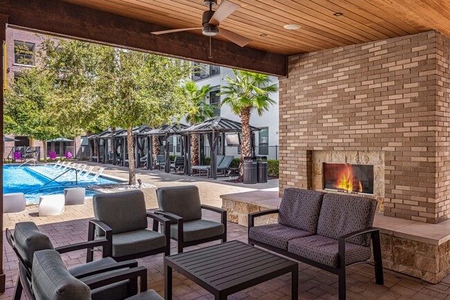 Aldrich_amenity_outdoor living room