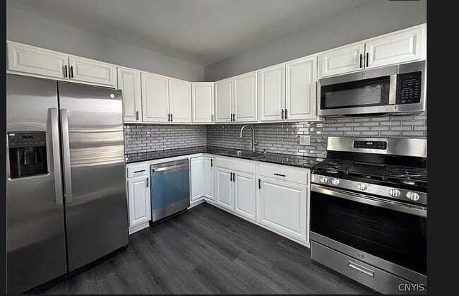 Building Photo - 216 Westcott St Unit Per Bedroom Only