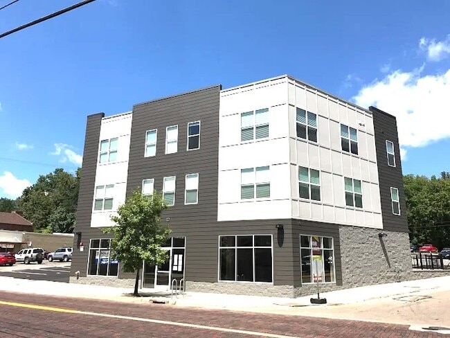 Photo - 12 E Carpenter St