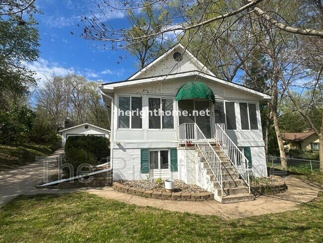 Photo - 902 Harrington Ave