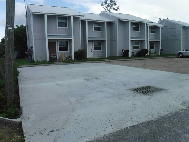 Photo - 1637 N James Ave