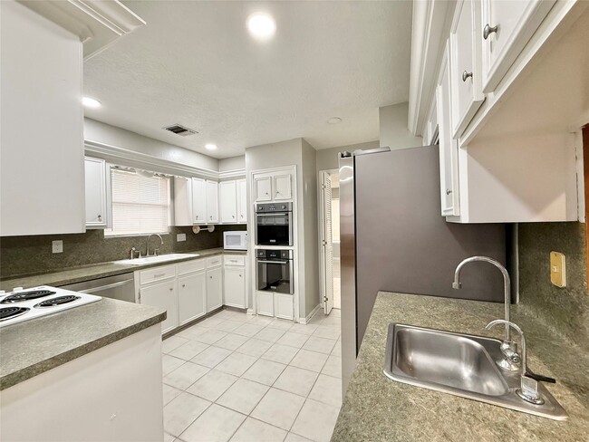 Photo - 9002 Sabastian Dr