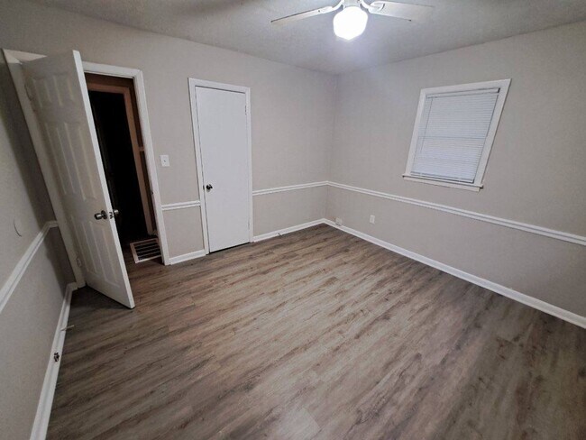 Photo - Cozy 3 bedroom with huge yard in College P...