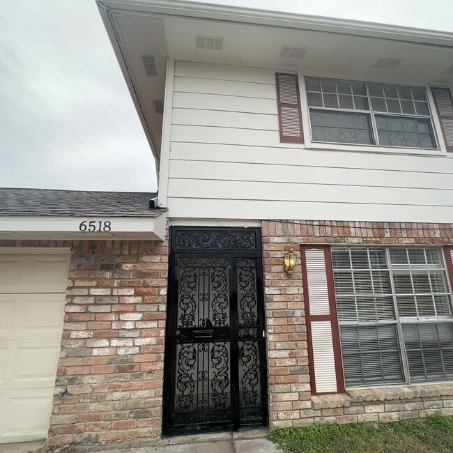 Building Photo - 6518 S Briar Bayou Dr