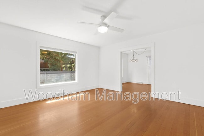 407 N Broadway Ave