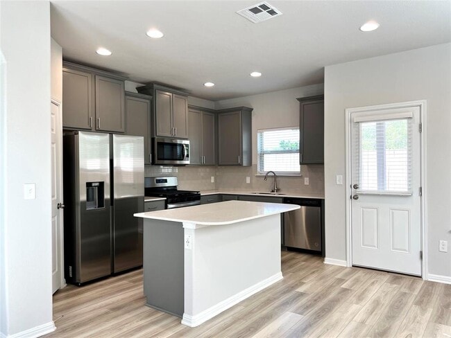 Photo - 136 MacArthur Dr