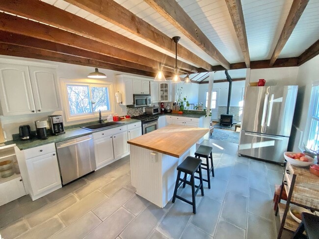 Building Photo - 3 Bedroom House Colchester Available 8/15