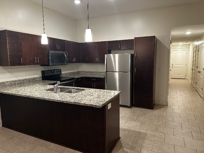 Photo - 9419 N Robinhood Ave Apartamento Unidad 9421 N Robinhood Ave