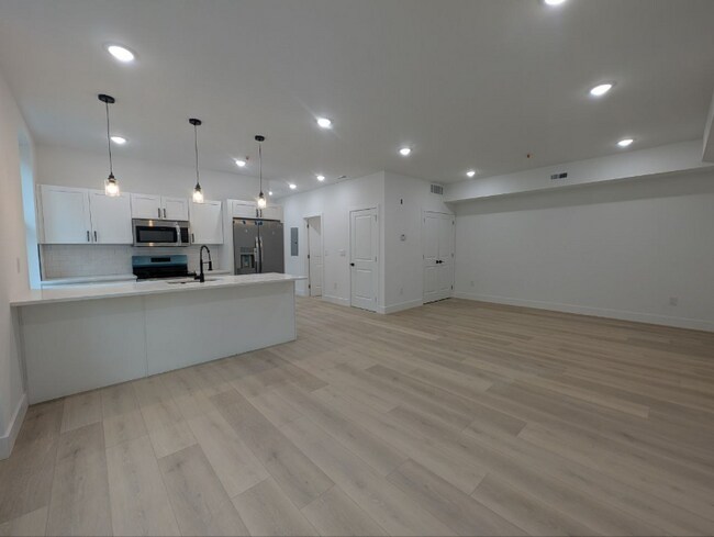 Photo - 835 N 63rd St Unidad 2