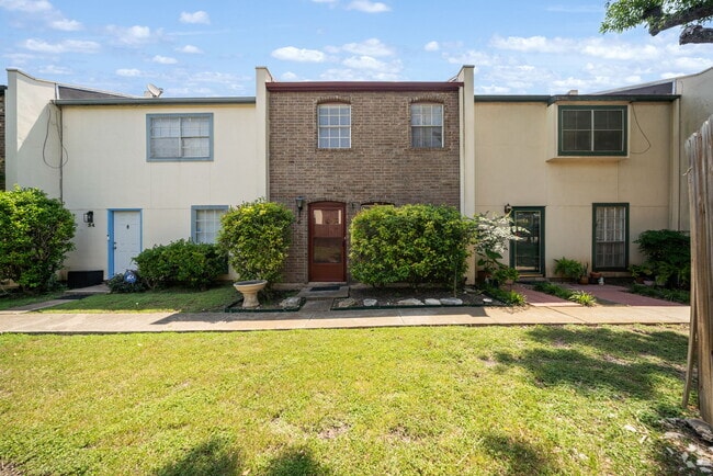 Building Photo - 6427 Wurzbach Rd Rental