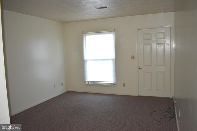 Photo - 5986 Broad St