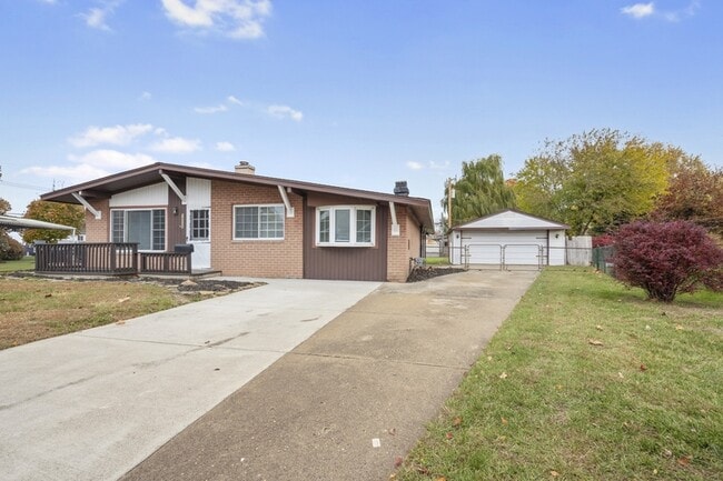 Photo - 34000 Fernwood St