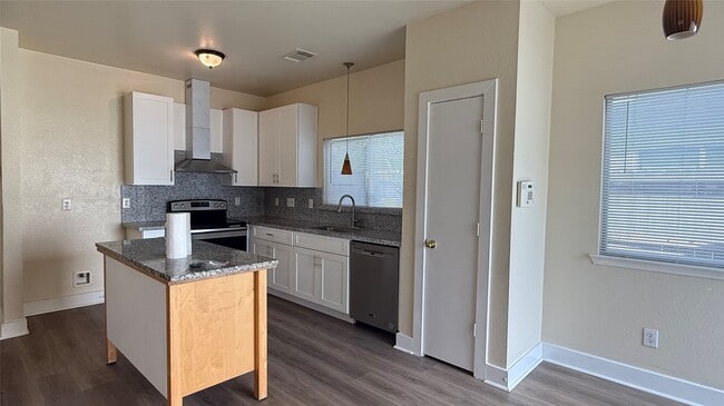 Photo - 1615 Palcio Real Dr