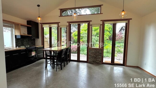 Building Photo - Beautiful 1 BD | 1 BA ADU with Driveway Parking - Milwaukie