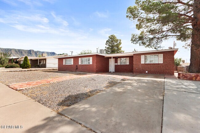 Photo - 417 Christopher Ave