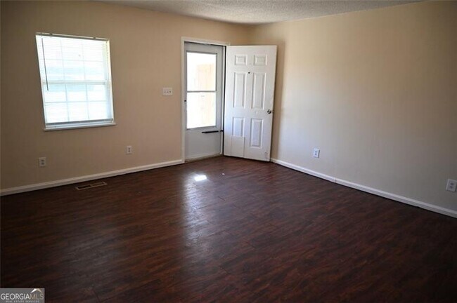 Photo - 6327 Cooper St