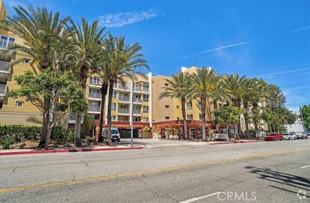Building Photo - 21301 Erwin St Unit 425 Rental