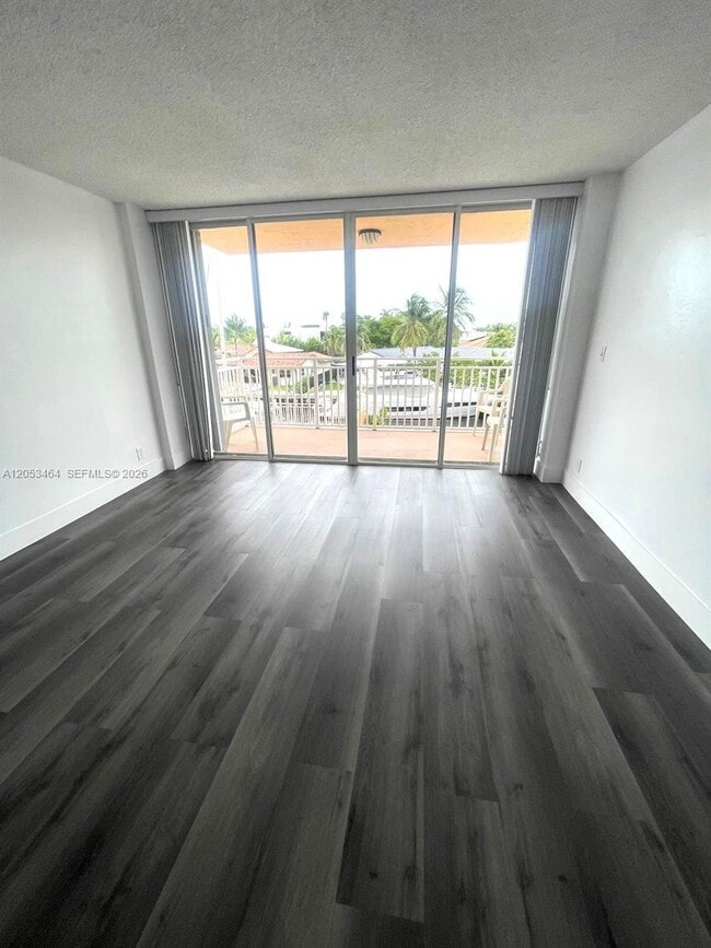 Photo - 2450 NE 135th St Unit 209