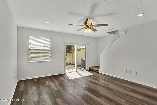 Photo - 92 Silver Fern Dr