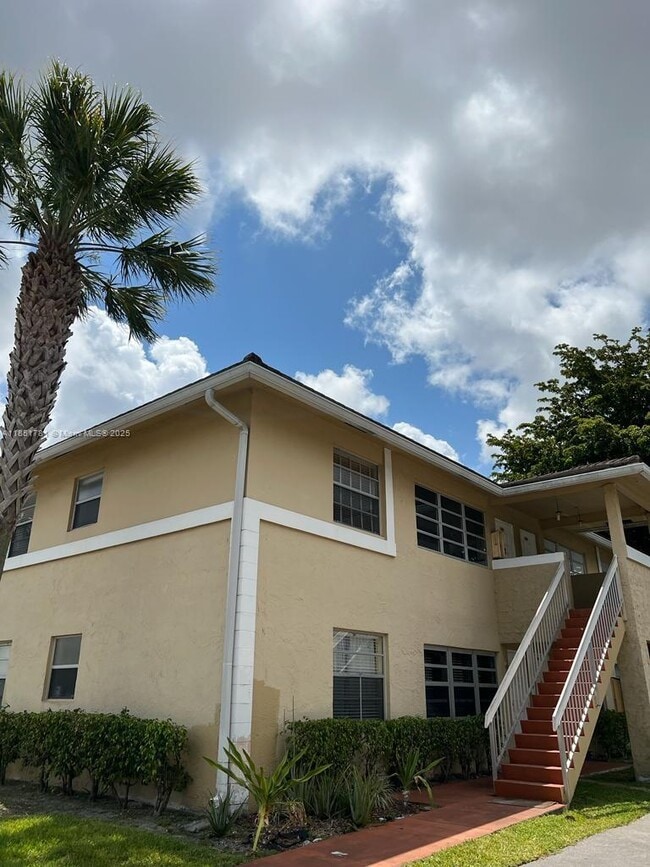 Building Photo - 9992 Twin Lakes Dr Unit 35-H Rental