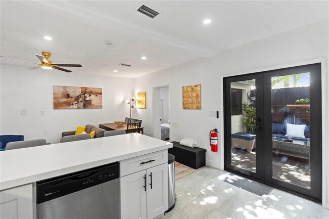 Photo - 719 NE 36th St