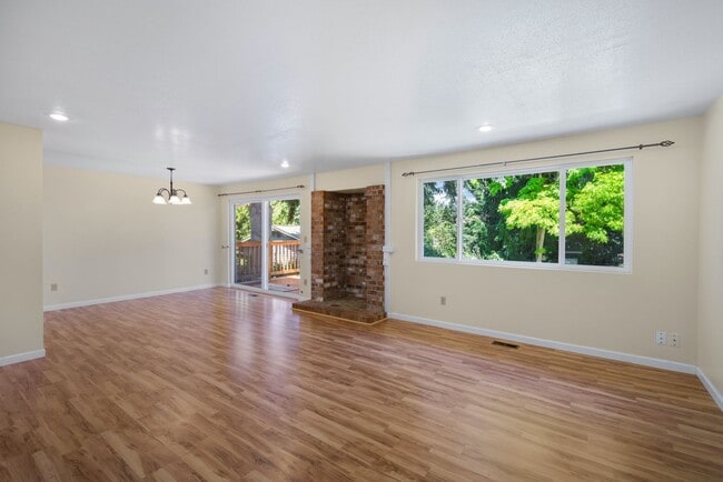 Photo - 4bd/2.5ba Kirkland Home