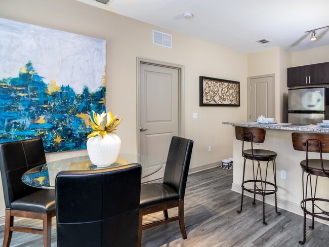 Cómoda Comedor y cocina - Millenia 700 Apartments