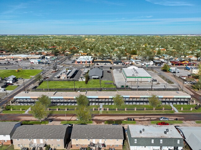 Photo - English Village North Apartments