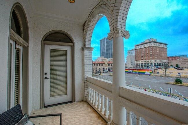 Building Photo - 612 Center St Unit 3 Rental