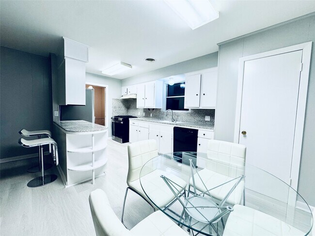 Photo - 6410 Neff St