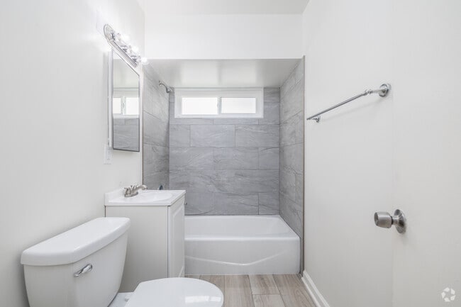 Studio - 400SF - Bathroom