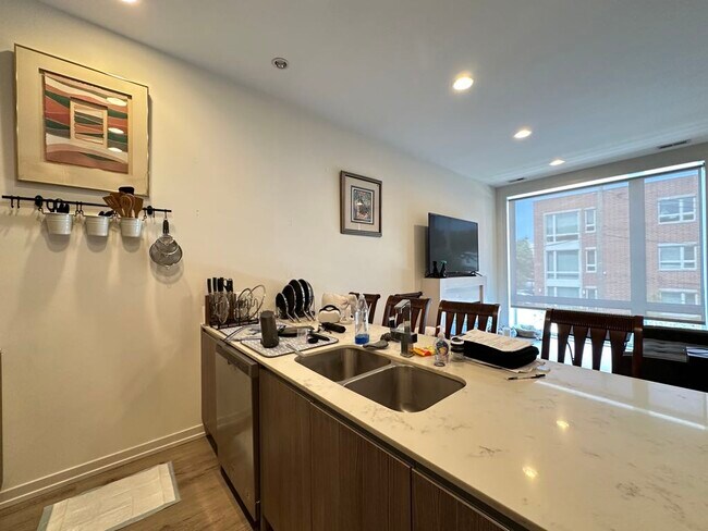 Photo - 4111 N Narragansett Ave Unidad 302