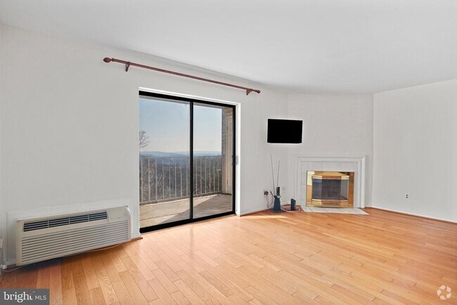 Building Photo - 3217 Wisconsin Ave Unit 6D Rental