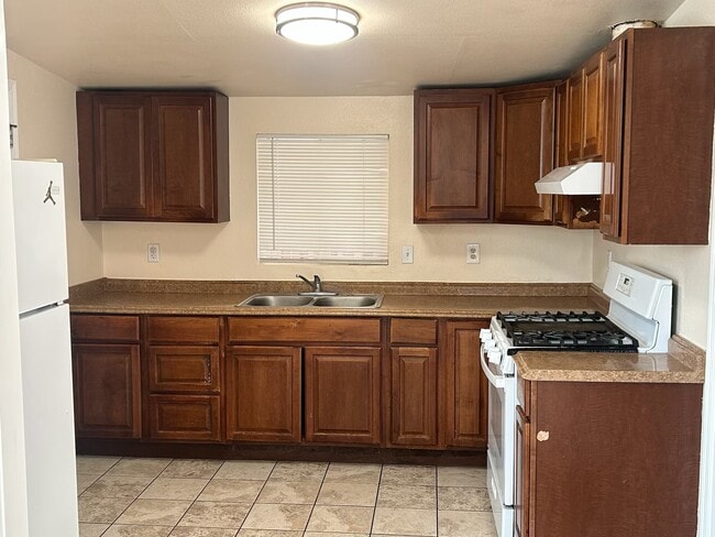 Photo - 425 Hyland Dr