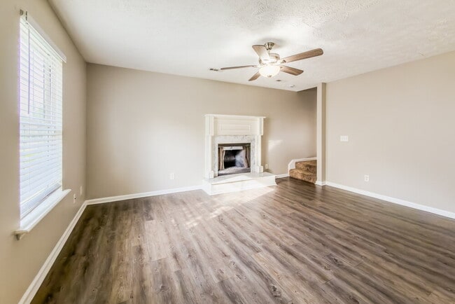 Photo - 1435 Tuffnell Dr