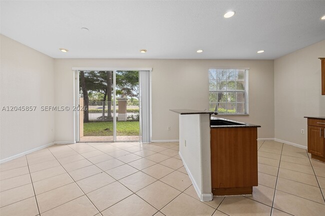 Building Photo - 8401 SW 25th Ct